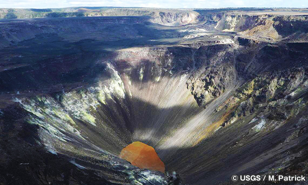 ハレマウマウ火口　Hale Ma'uma'u Volcano Crater