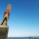 サーファーの像　Surfer Statue