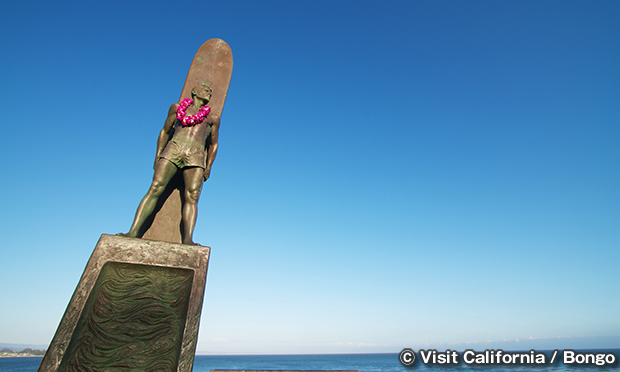 サーファーの像　Surfer Statue