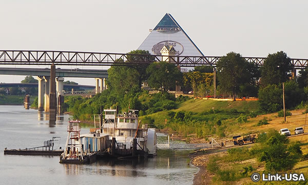 バスプロショップス・アット・ザ・ピラミッド　Bass Pro Shops at the Pyramid