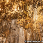 レイクシャスタ鍾乳洞　Lake Shasta Caverns National Natural Landmark