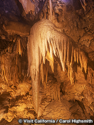 レイクシャスタ鍾乳洞　Lake Shasta Caverns National Natural Landmark