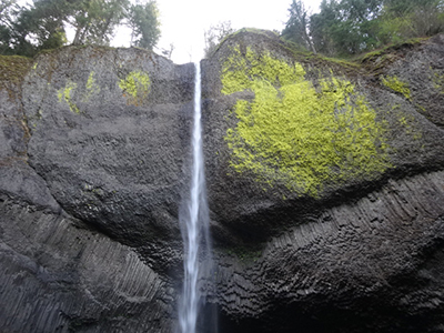 ラトゥーレル滝 Latourell Falls