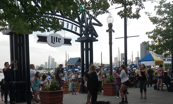 ネイビーピア ビアガーデン　Navy Pier Beer Garden