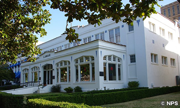 ラマー浴場 Lamar Bathhouse