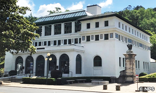 モーリス浴場 Maurice Bathhouse
