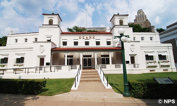 オザーク浴場 Ozark Bathhouse