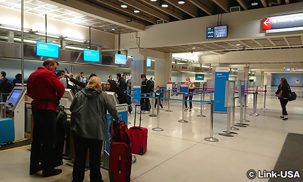 近代的なフィラデルフィア国際空港