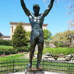 フィラデルフィア美術館とロッキー像