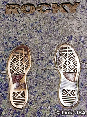 フィラデルフィア美術館とロッキー像