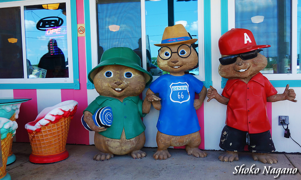 ピンク・エレファント・アンティック・モール