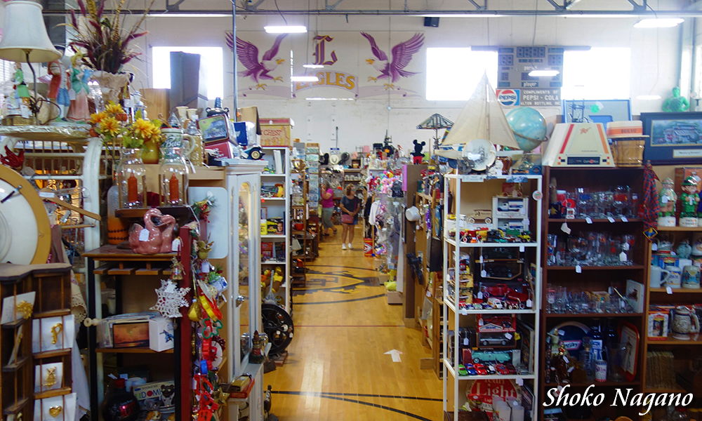 ピンク・エレファント・アンティック・モール