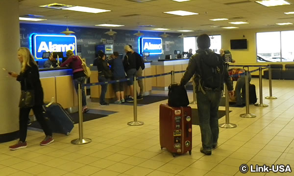 レンタカーをピックアップ