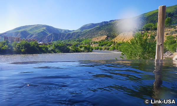 アイアンマウンテン ホットスプリングス　Iron Mountain Hot Springs