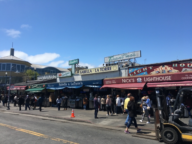 カニのサインで有名なフィッシャーマンズワーフ