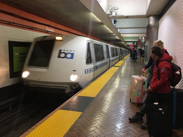 BARTでサンフランシスコ空港へ