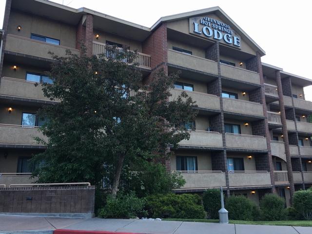 グレンウッドホットスプリングスロッジ Glenwood Hot Springs Lodge