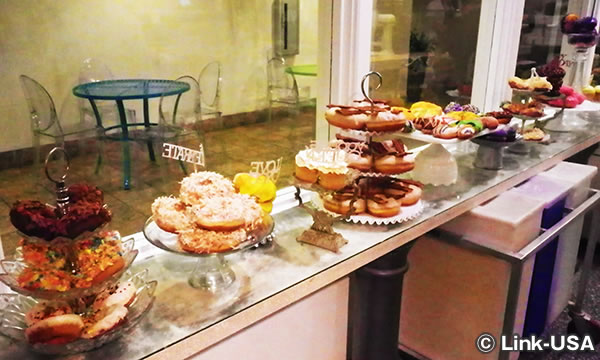 スカイウェイを歩いて朝食へ