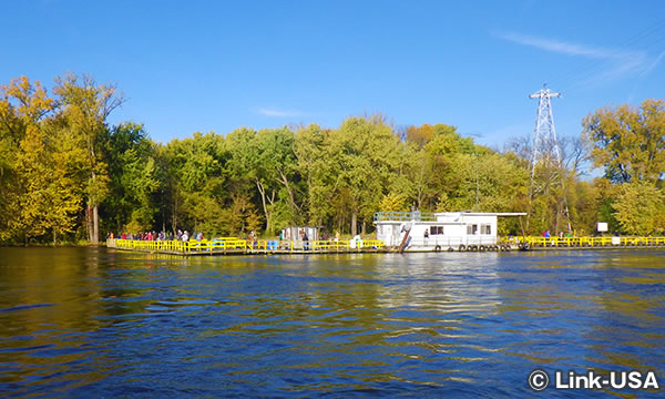 クレメンツ フィッシング バージ（Clements Fishing Barge）