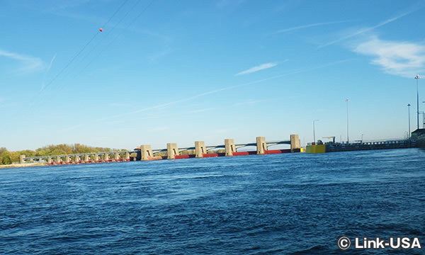 クレメンツ フィッシング バージ（Clements Fishing Barge）