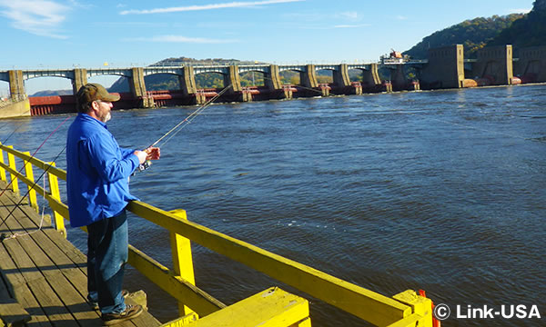 クレメンツ フィッシング バージ（Clements Fishing Barge）