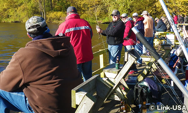 クレメンツ フィッシング バージ（Clements Fishing Barge）