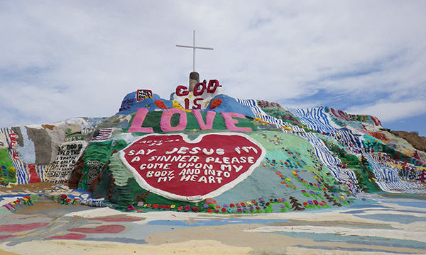 サルべーション・マウンテン　Salvation Mountain