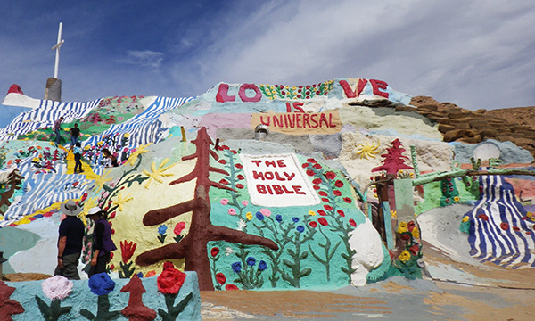サルべーション・マウンテン　Salvation Mountain
