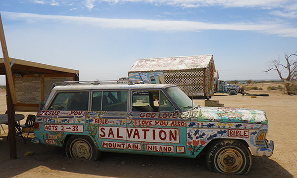 サルべーション・マウンテン　Salvation Mountain