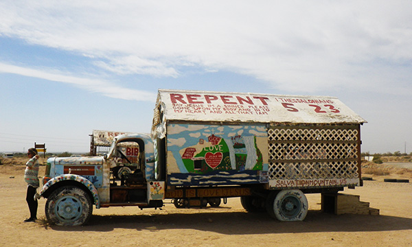 サルべーション・マウンテン　Salvation Mountain