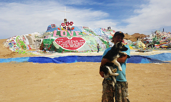 サルべーション・マウンテン　Salvation Mountain