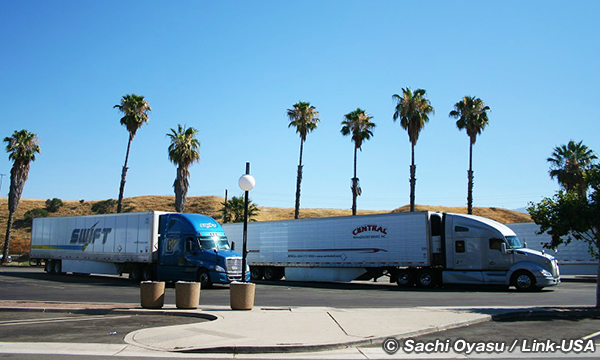 フリーウェイを駆け抜けテメキュラへ