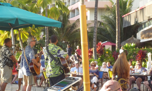 ワイキキビーチを散歩