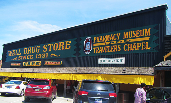 ウォール・ドラッグストア